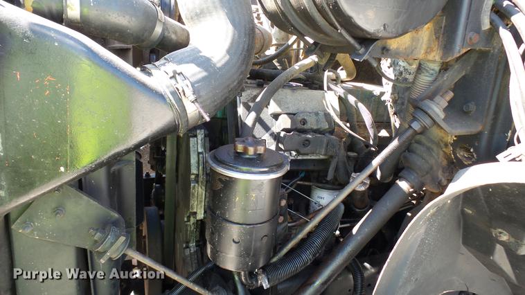 image for item DC2554 2001 International 8100 truck cab and chassis