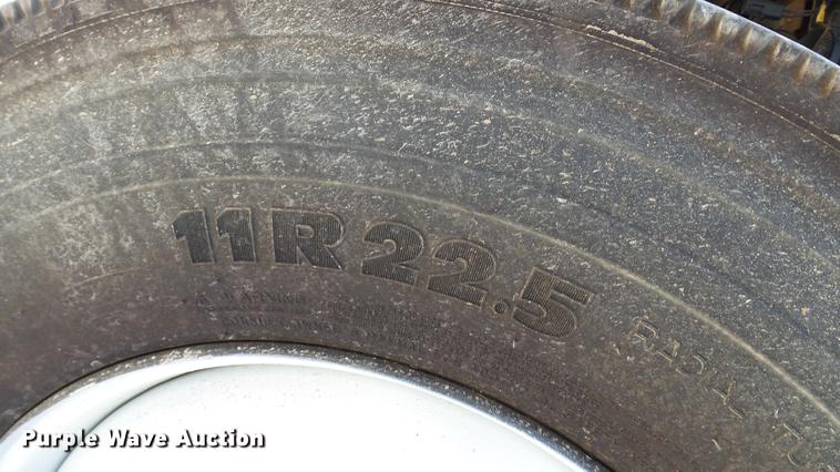 image for item DC2554 2001 International 8100 truck cab and chassis