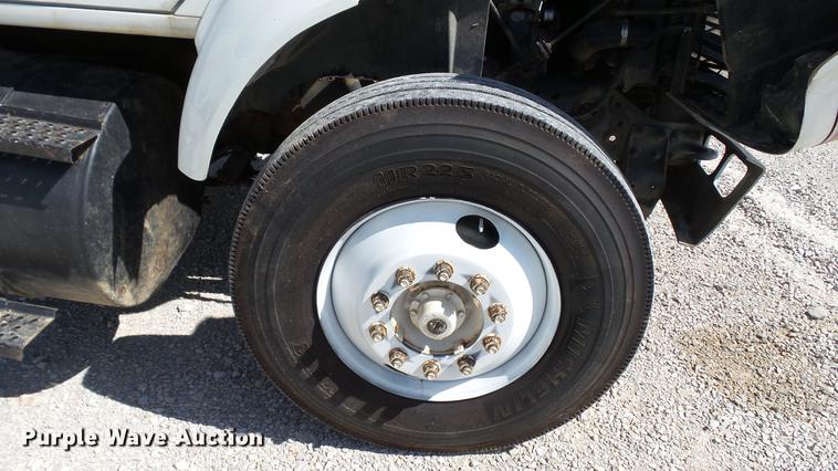 image for item DC2554 2001 International 8100 truck cab and chassis