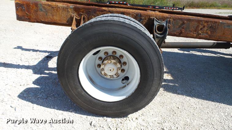 image for item DC2554 2001 International 8100 truck cab and chassis