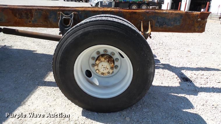 image for item DC2554 2001 International 8100 truck cab and chassis