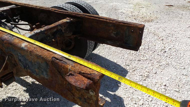 image for item DC2554 2001 International 8100 truck cab and chassis