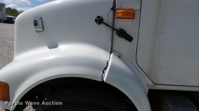 image for item DC2554 2001 International 8100 truck cab and chassis