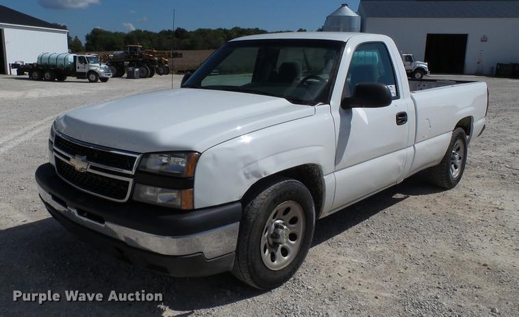 image for item DC2555 2007 Chevrolet Silverado Classic 1500 pickup truck