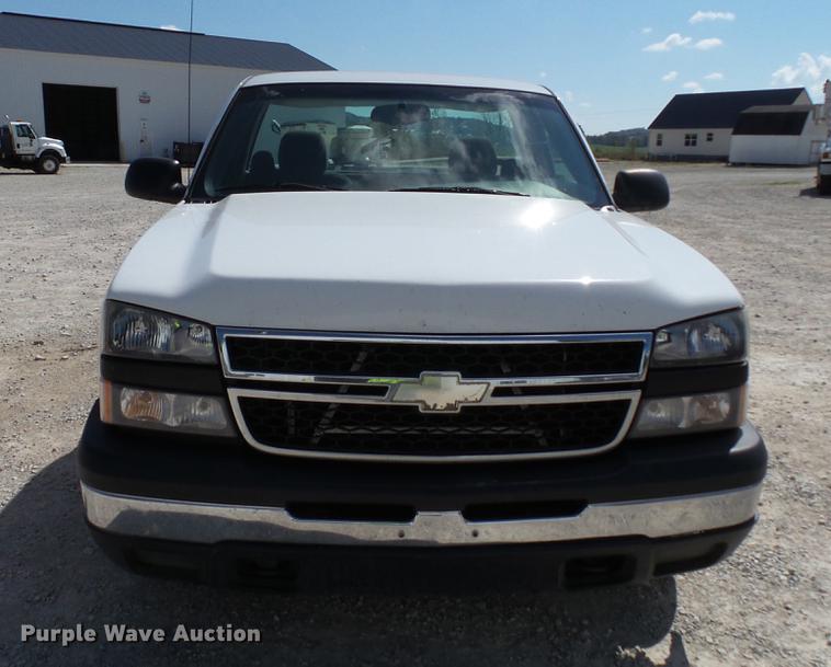 image for item DC2555 2007 Chevrolet Silverado Classic 1500 pickup truck