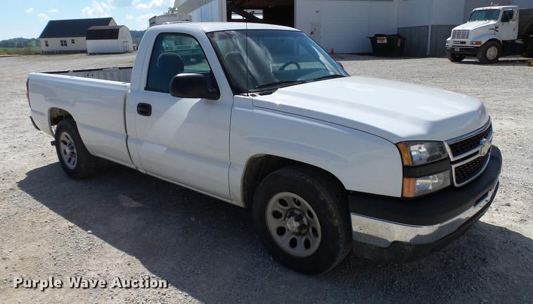 image for item DC2555 2007 Chevrolet Silverado Classic 1500 pickup truck