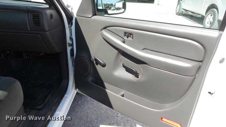 image for item DC2555 2007 Chevrolet Silverado Classic 1500 pickup truck