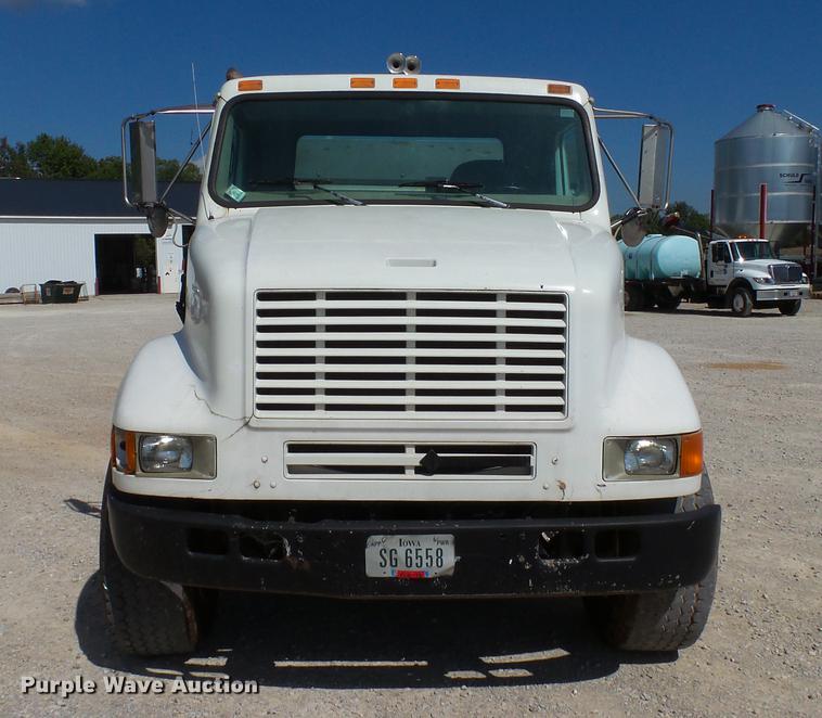 image for item DC2558 2000 International 8100 fertilizer tender truck