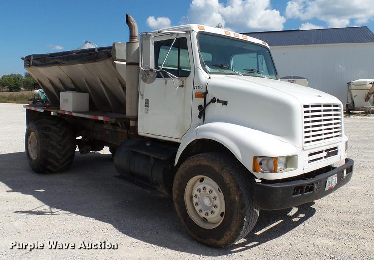 image for item DC2558 2000 International 8100 fertilizer tender truck