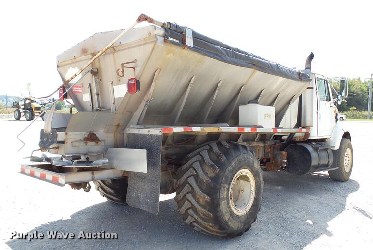 image for item DC2558 2000 International 8100 fertilizer tender truck