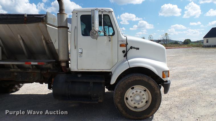 image for item DC2558 2000 International 8100 fertilizer tender truck