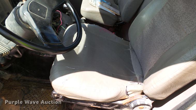 image for item DC2558 2000 International 8100 fertilizer tender truck