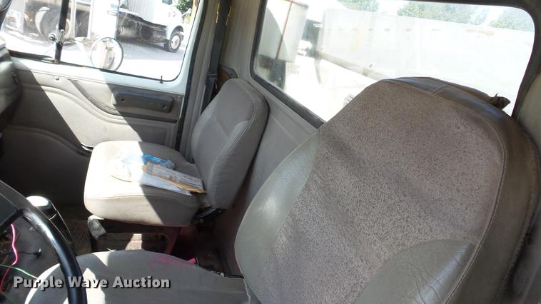 image for item DC2558 2000 International 8100 fertilizer tender truck