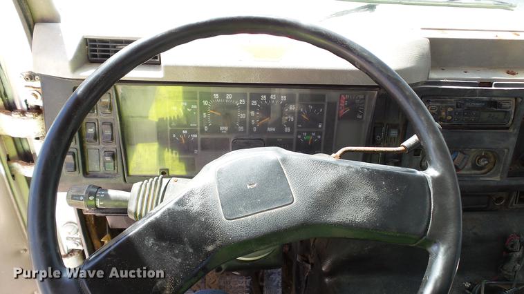 image for item DC2558 2000 International 8100 fertilizer tender truck