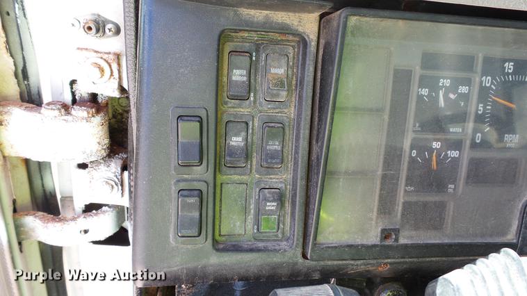 image for item DC2558 2000 International 8100 fertilizer tender truck