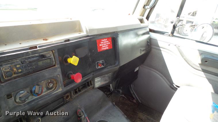 image for item DC2558 2000 International 8100 fertilizer tender truck