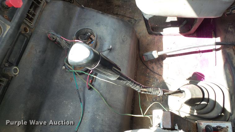 image for item DC2558 2000 International 8100 fertilizer tender truck