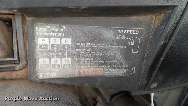 image for item DC2558 2000 International 8100 fertilizer tender truck