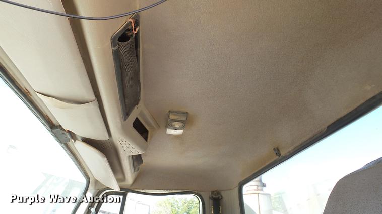 image for item DC2558 2000 International 8100 fertilizer tender truck