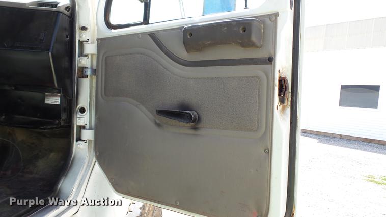 image for item DC2558 2000 International 8100 fertilizer tender truck