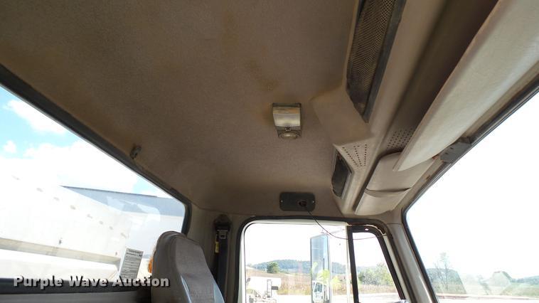 image for item DC2558 2000 International 8100 fertilizer tender truck