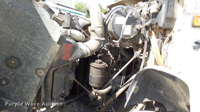 image for item DC2558 2000 International 8100 fertilizer tender truck