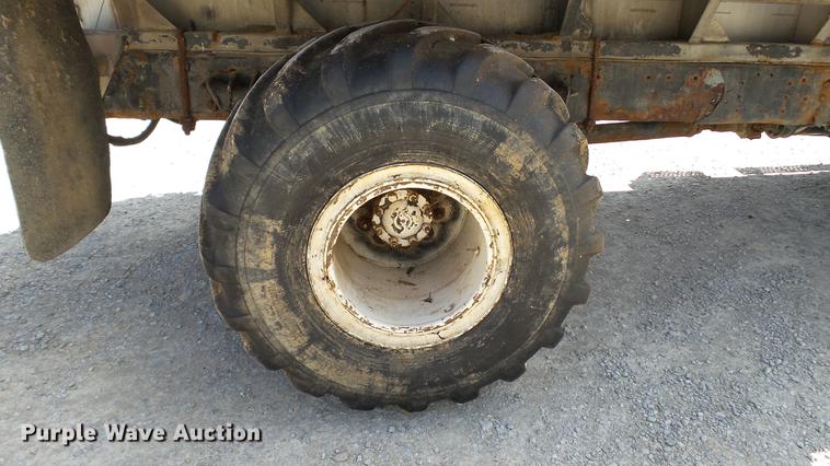 image for item DC2558 2000 International 8100 fertilizer tender truck