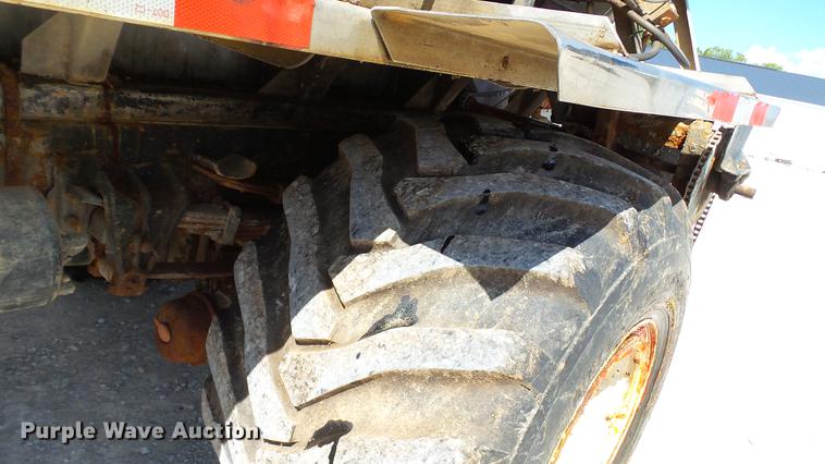 image for item DC2558 2000 International 8100 fertilizer tender truck