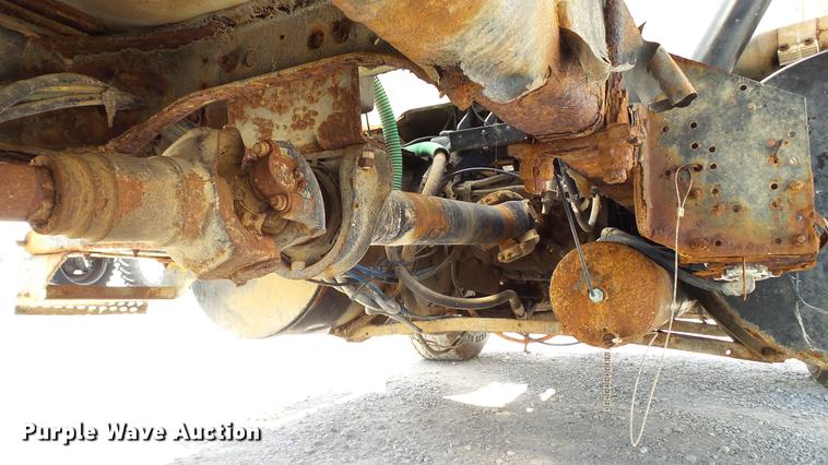 image for item DC2558 2000 International 8100 fertilizer tender truck