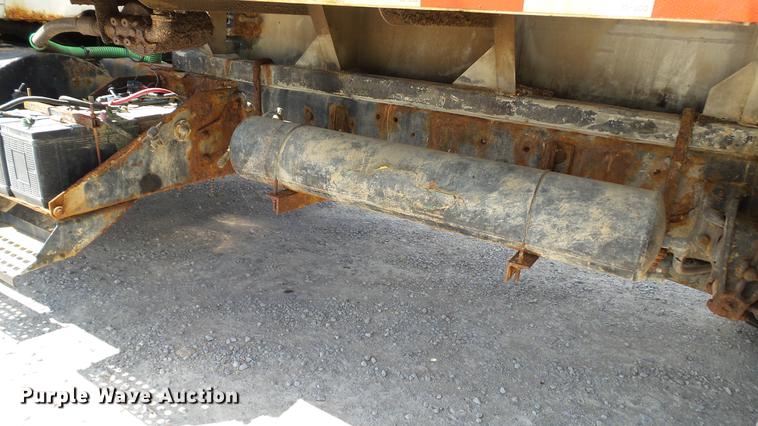 image for item DC2558 2000 International 8100 fertilizer tender truck