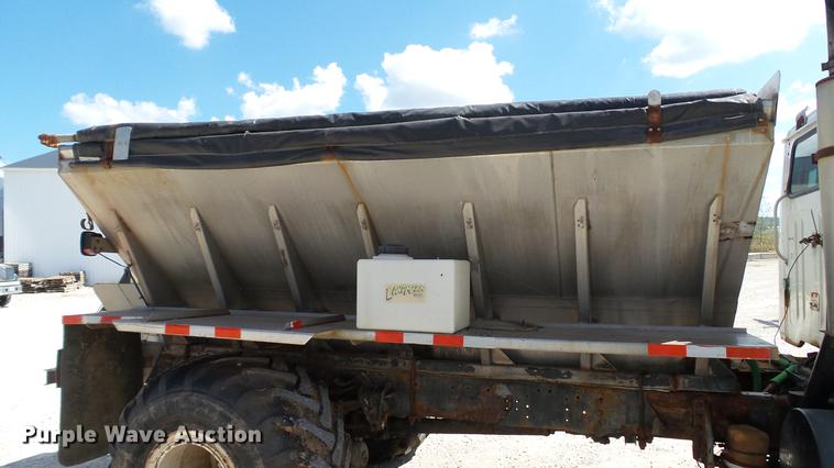 image for item DC2558 2000 International 8100 fertilizer tender truck