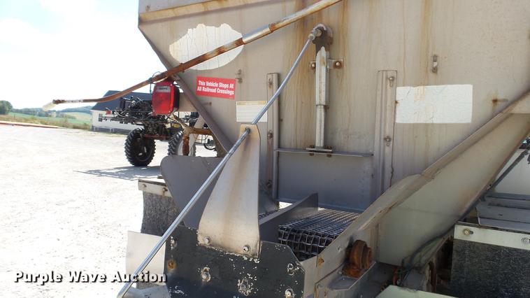 image for item DC2558 2000 International 8100 fertilizer tender truck