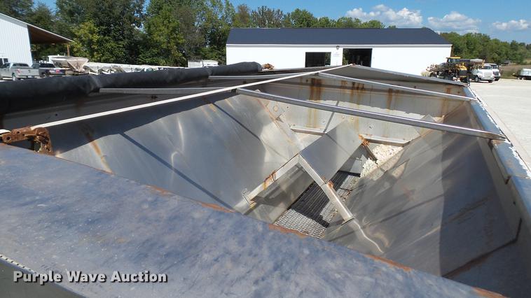 image for item DC2558 2000 International 8100 fertilizer tender truck