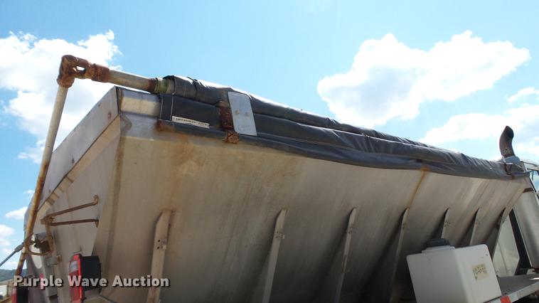 image for item DC2558 2000 International 8100 fertilizer tender truck