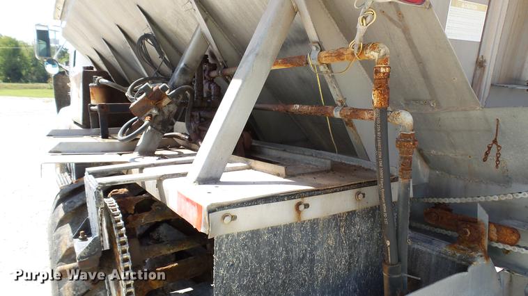 image for item DC2558 2000 International 8100 fertilizer tender truck