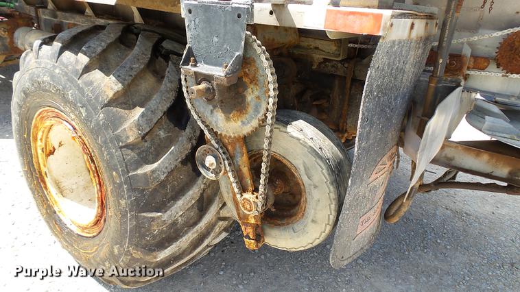 image for item DC2558 2000 International 8100 fertilizer tender truck