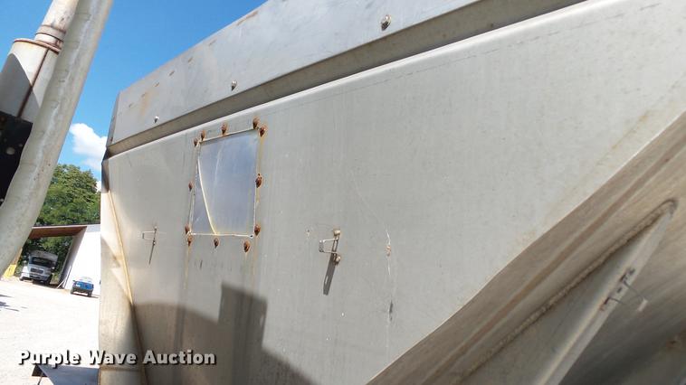 image for item DC2558 2000 International 8100 fertilizer tender truck