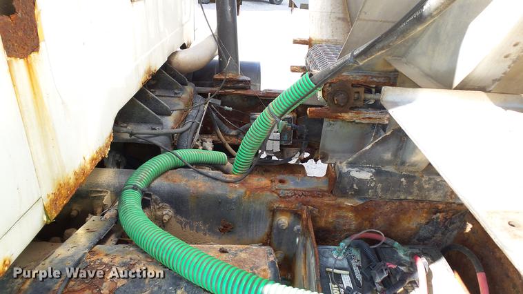 image for item DC2558 2000 International 8100 fertilizer tender truck