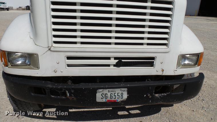 image for item DC2558 2000 International 8100 fertilizer tender truck