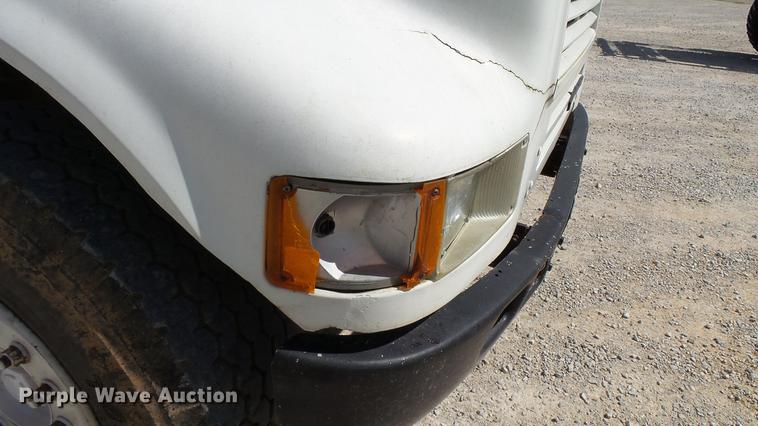 image for item DC2558 2000 International 8100 fertilizer tender truck