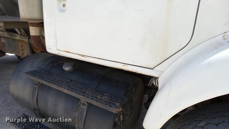 image for item DC2558 2000 International 8100 fertilizer tender truck