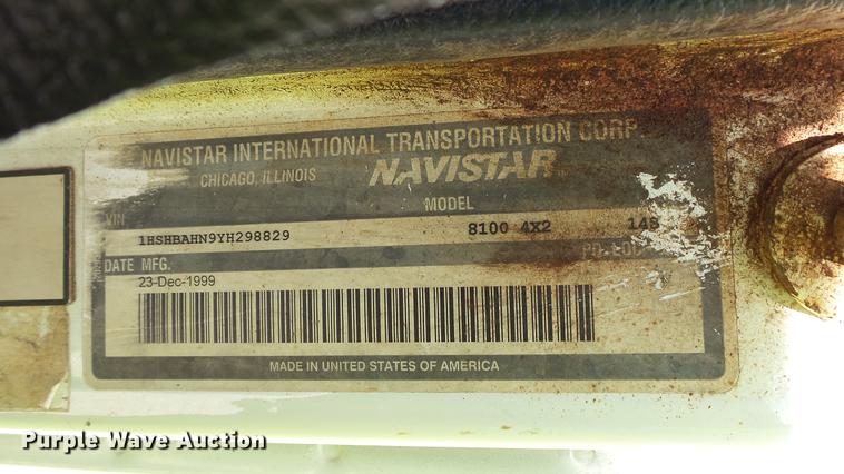 image for item DC2558 2000 International 8100 fertilizer tender truck