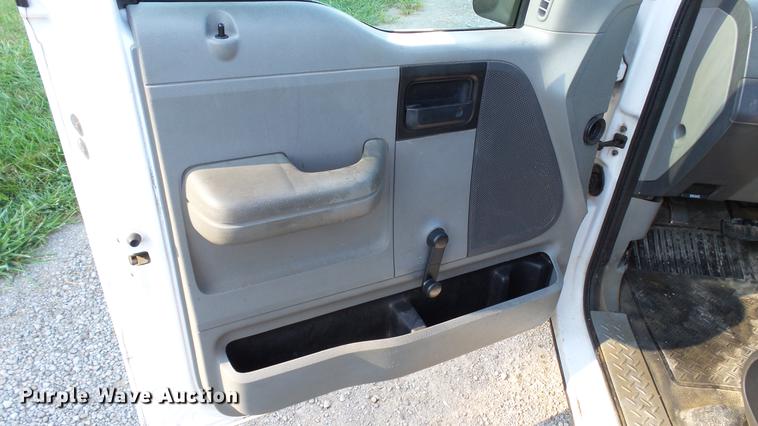 image for item DC2561 2005 Ford F150 pickup truck