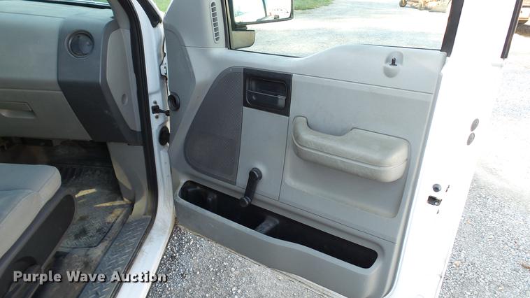 image for item DC2561 2005 Ford F150 pickup truck