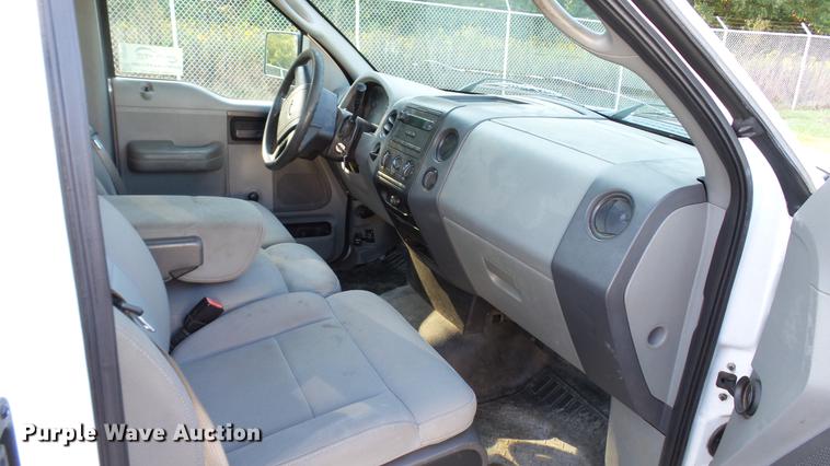 image for item DC2561 2005 Ford F150 pickup truck