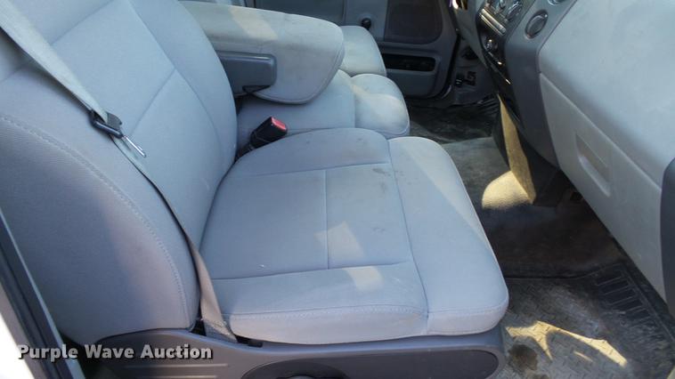 image for item DC2561 2005 Ford F150 pickup truck