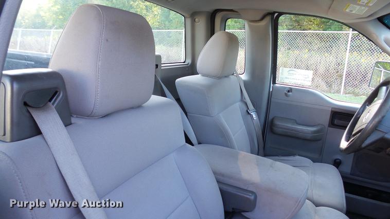 image for item DC2561 2005 Ford F150 pickup truck