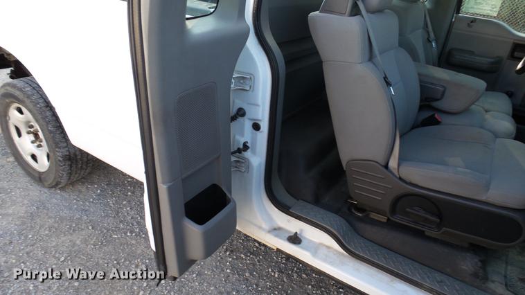 image for item DC2561 2005 Ford F150 pickup truck