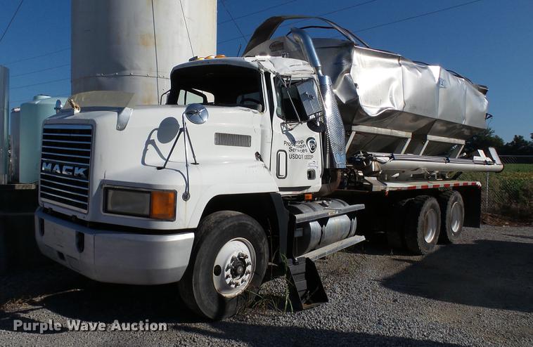 image for item DC2562 1998 Mack CH613 seed tender truck