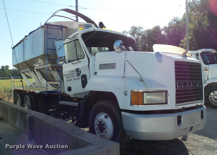 image for item DC2562 1998 Mack CH613 seed tender truck